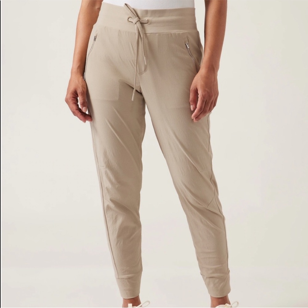 NWT Athleta Trekkie North Jogger | size 2